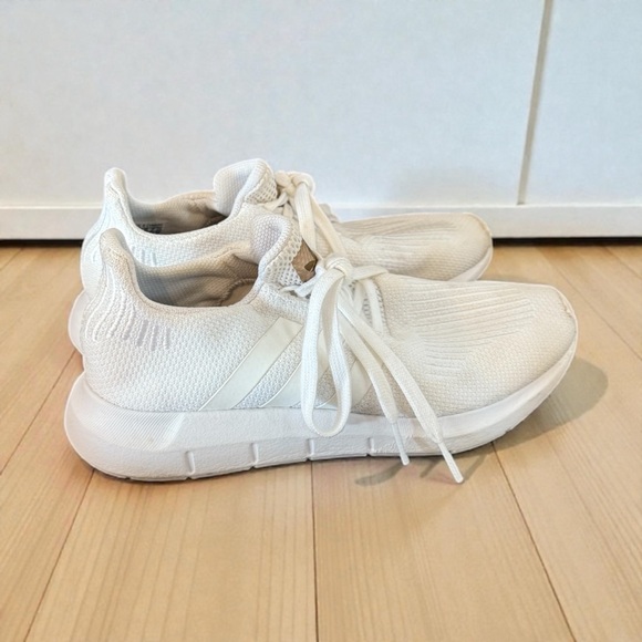 Adidas women’s swift run sneakers size 7.5 - Picture 3 of 5